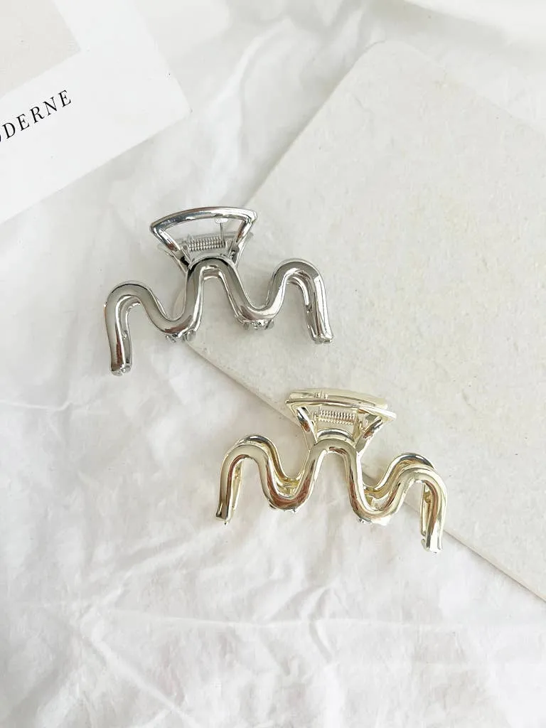 The Abbie Wavy Metallic Hair Claw